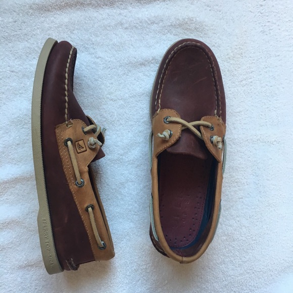 two tone boat shoes